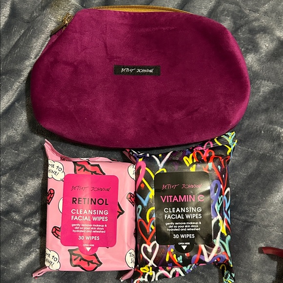 Betsey Johnson White and Black Cosmetic Collection - Picture 6 of 7